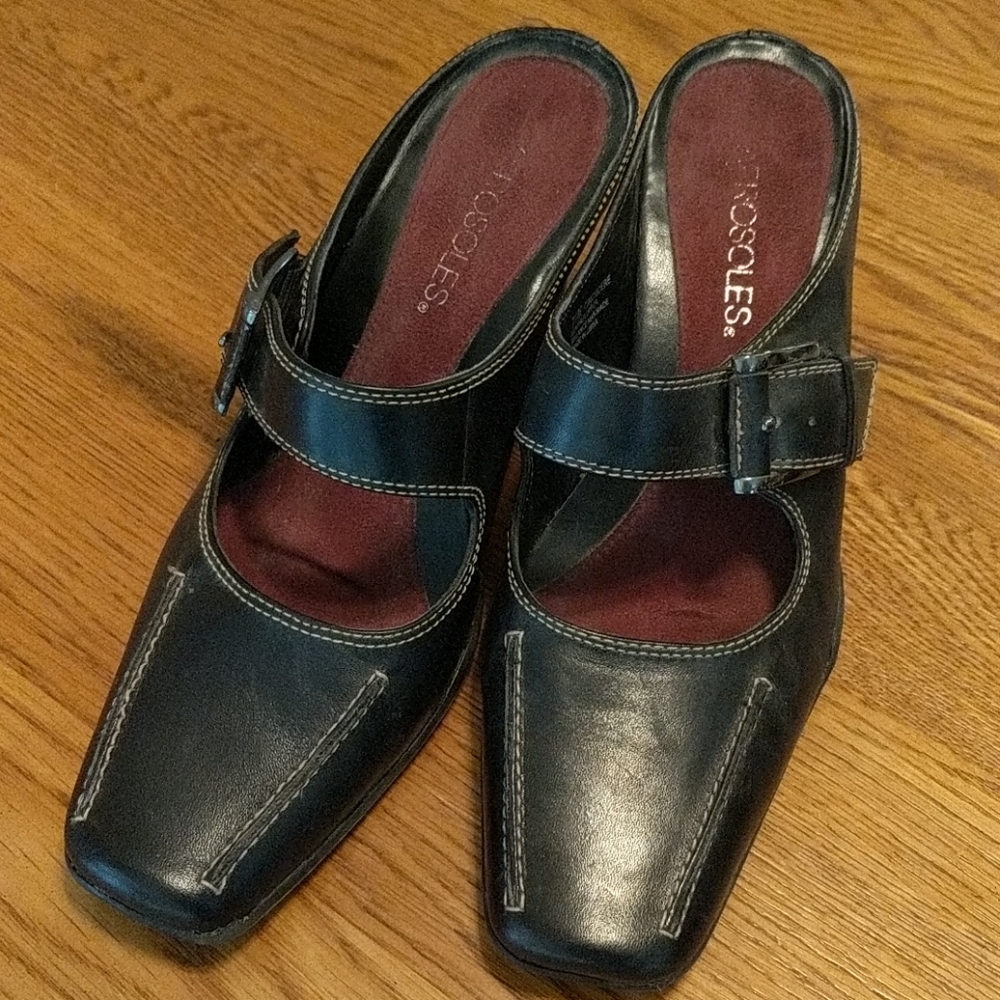 Black single strap backless slip-on heels. Sz 7.5